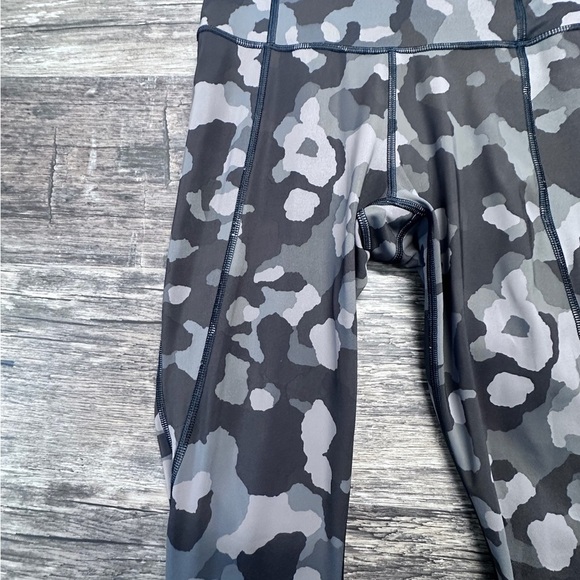 Athleta Gray and Black Camouflage Leggings Womens Small - Picture 5 of 12